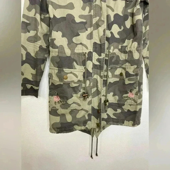 Francesca’s Collections Blue Rain Anorak Camo Embroidered jacket - Picture 4 of 8